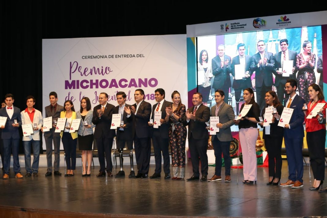 16 jóvenes fueron galardonados con el Premio Michoacano de la Juventud