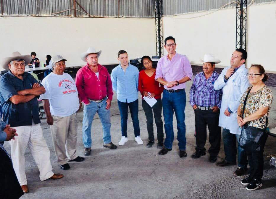 Apoya Pérez Negrón a familias de Atapaneo