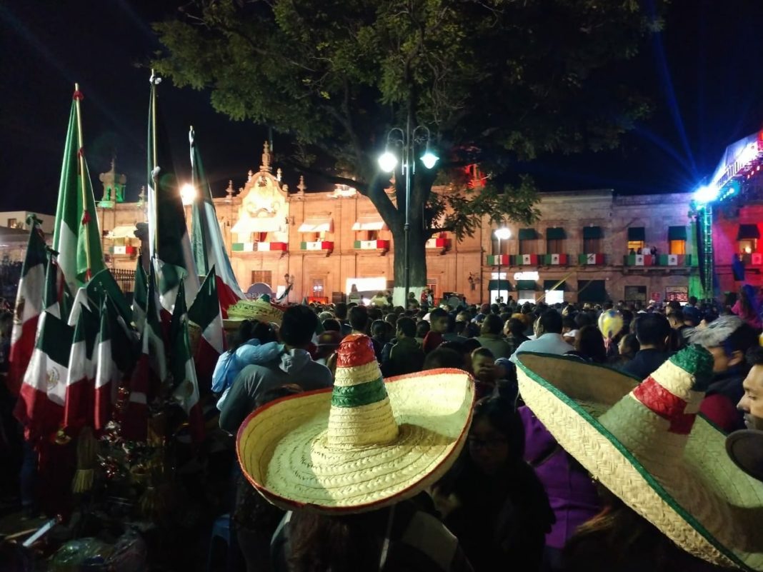 Morelianos festejan el 208 aniversario de la Independencia de México