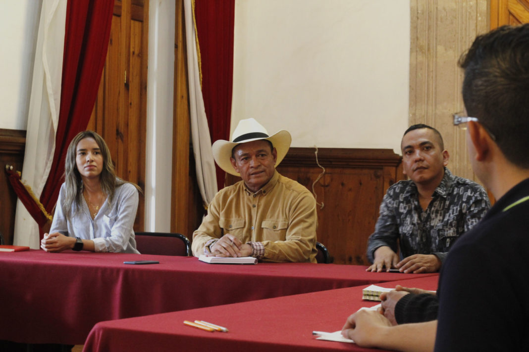 Atiende Salvador Arvízu a profesores