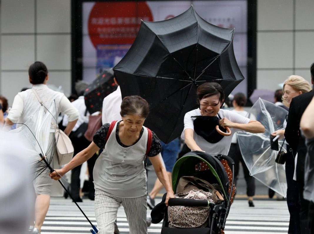 Tifón Jebi deja dos muertos en Japón