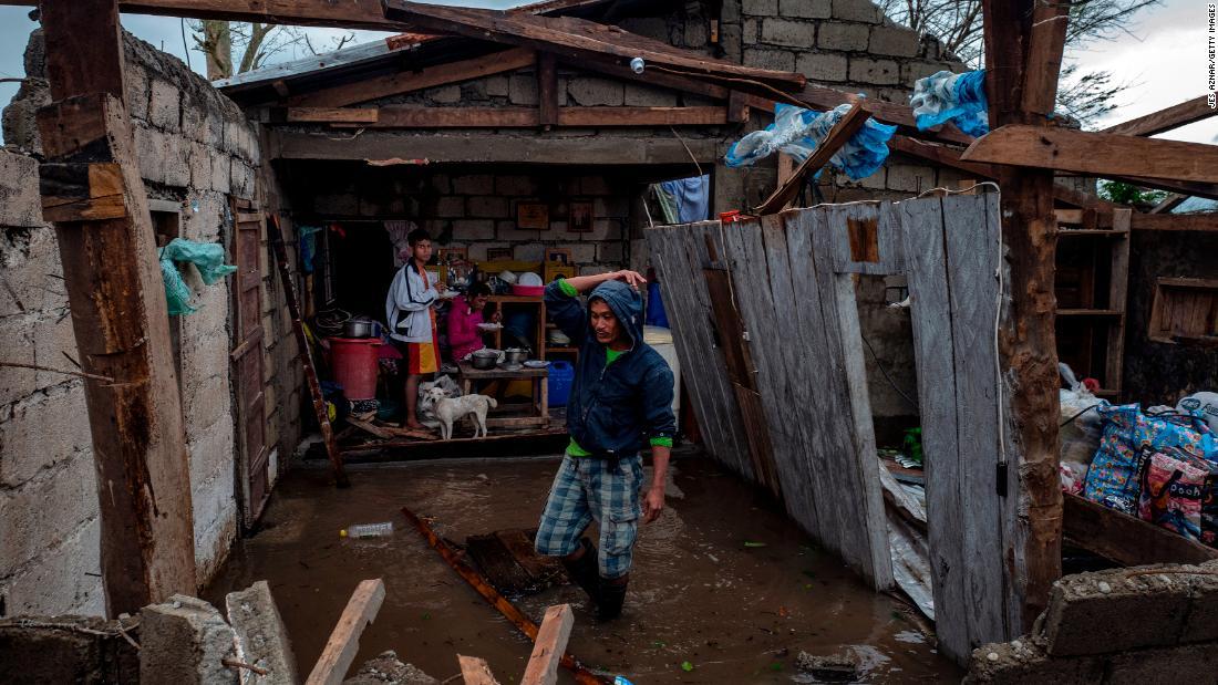 Incrementa a 74 las muertes en Filipinas por tifón