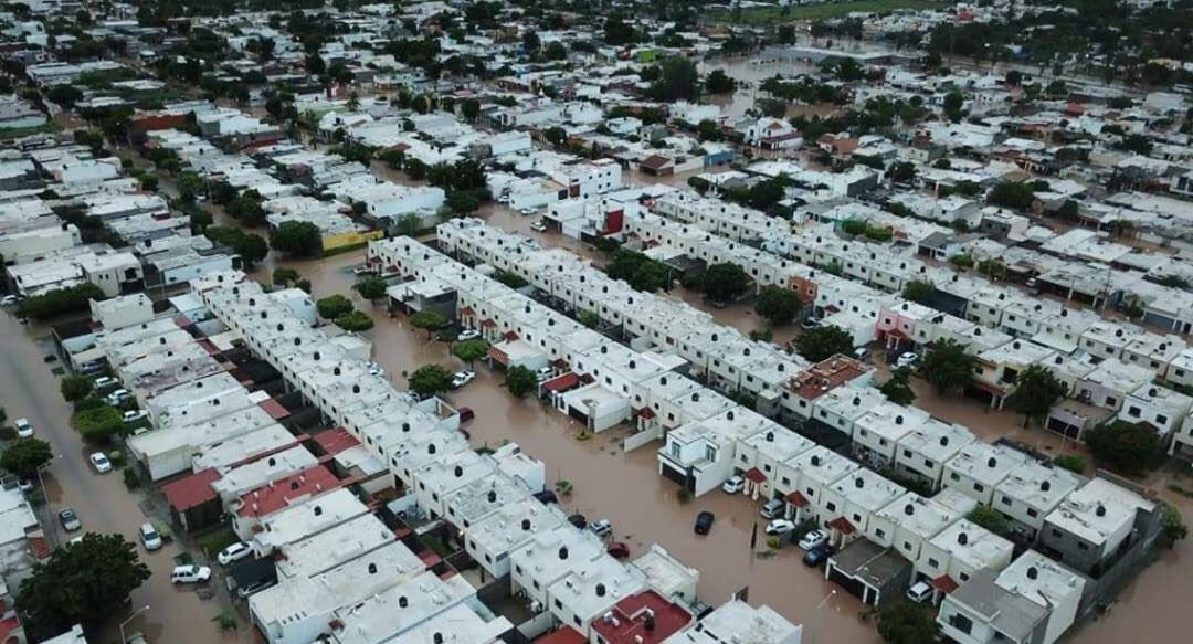 Suman tres personas muertas por inundaciones en Sinaloa