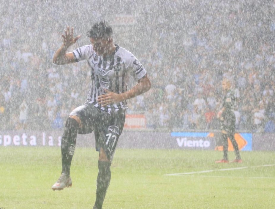 Rayados gana con tormenta de goles