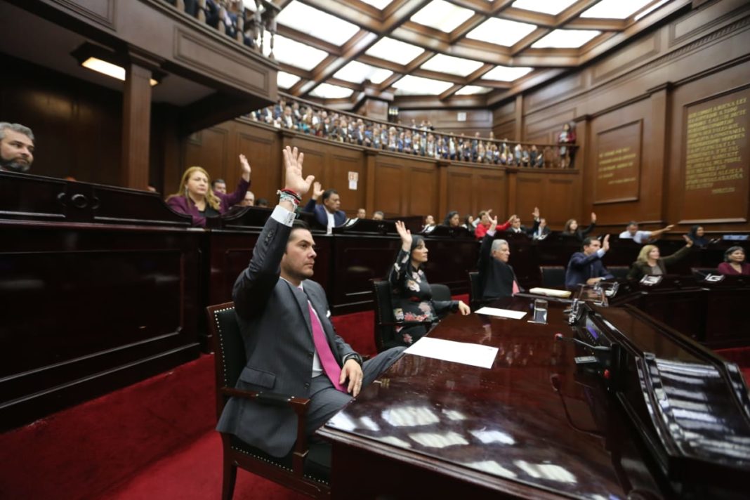 Se cocinan relevos parlamentarios en la LXXIV Legislatura