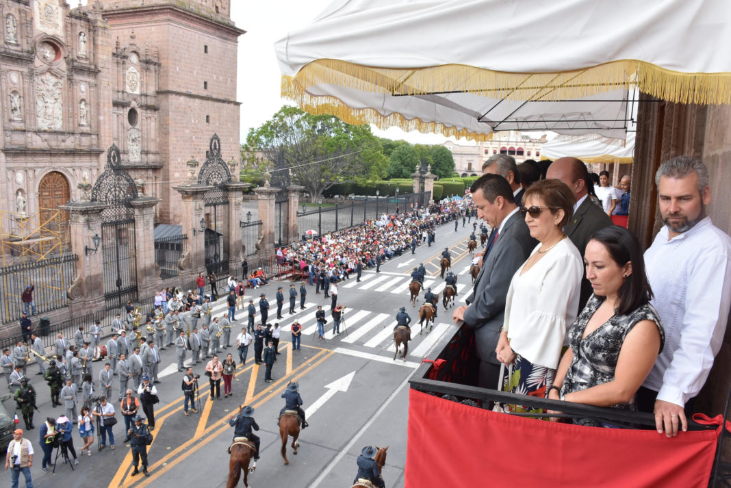 Antonio Salas, asistió al desfile con motivo de la Independencia
