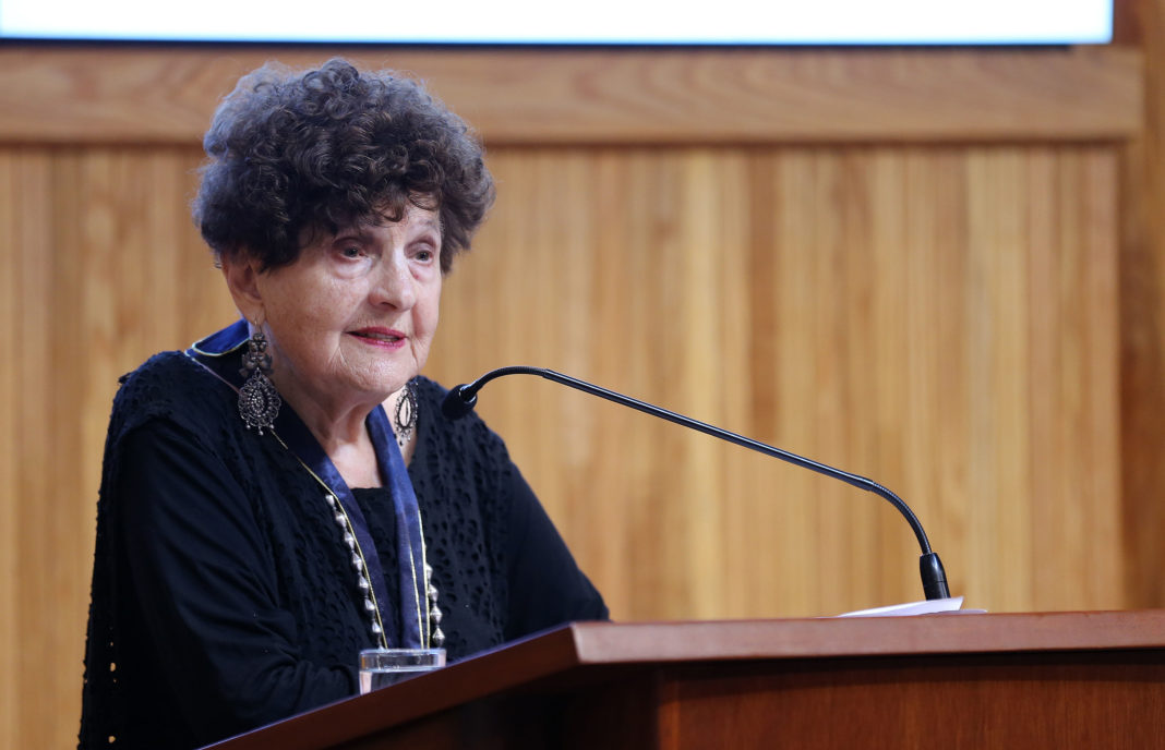 Renuncia Glantz a dirigir el FCE