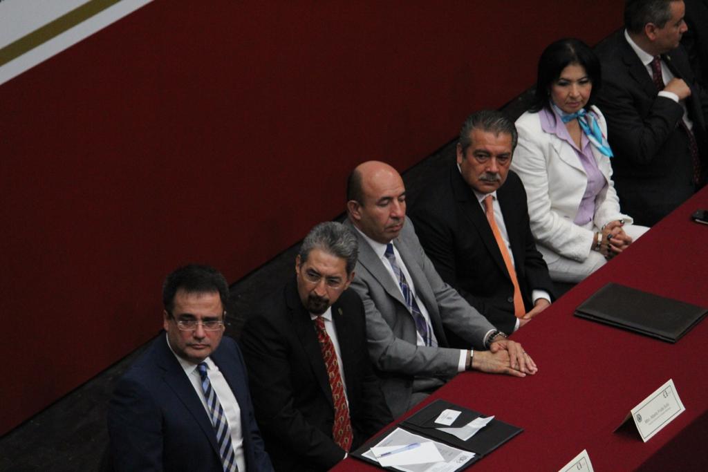 Frutis Solís “firme” en Secretaría de Educación