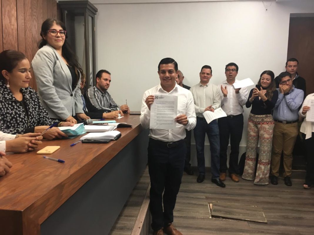 Oficializa Óscar Escobar candidatura al PAN Michoacán