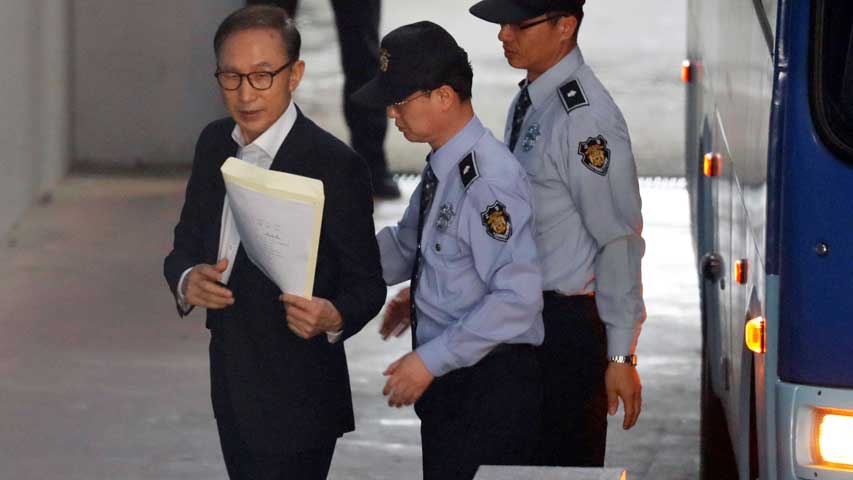 Expresidente de Corea del Sur es condenado a 15 años de prisión