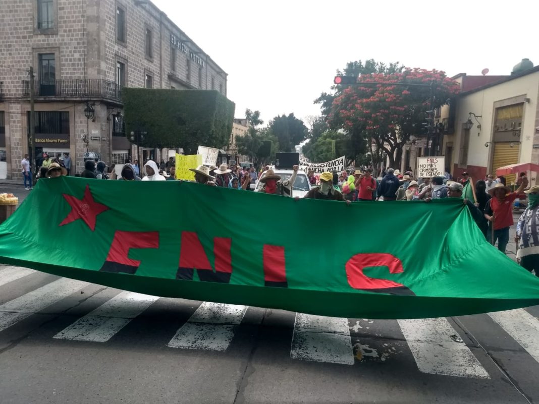 Avanza manifestación del FNLS hacia Palacio de Gobierno