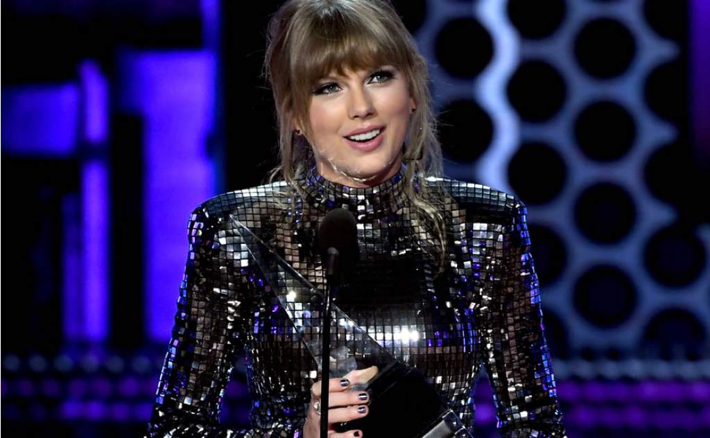 Taylor Swift rompe récord de premios