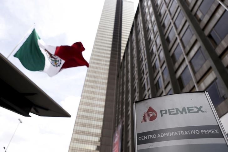 Investigan a proveedores de Pemex por robo de combustible