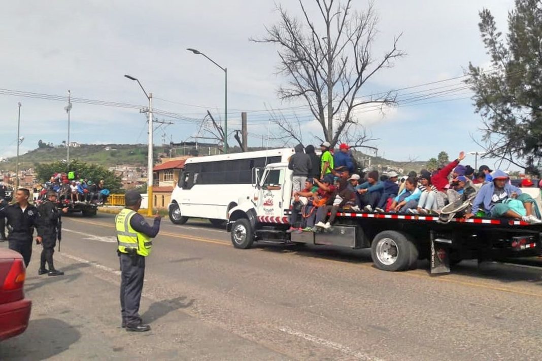 Brinda Segob apoyo a la caravana migrante en su tránsito por Michoacán