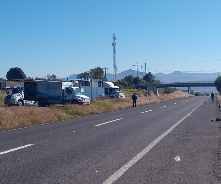 Enfrentamiento provoca bloqueos carreteros