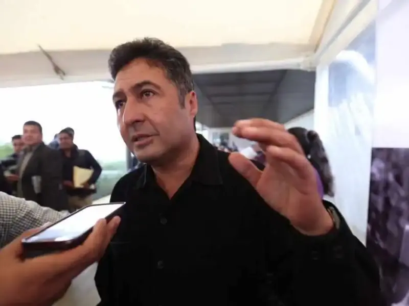 Alcaldes de Morena señalaron que mantendrán espera sobre el respaldo de AMLO ante el escenario de incertidumbre. Buscan coordinación con el gobierno federal para definir acciones
