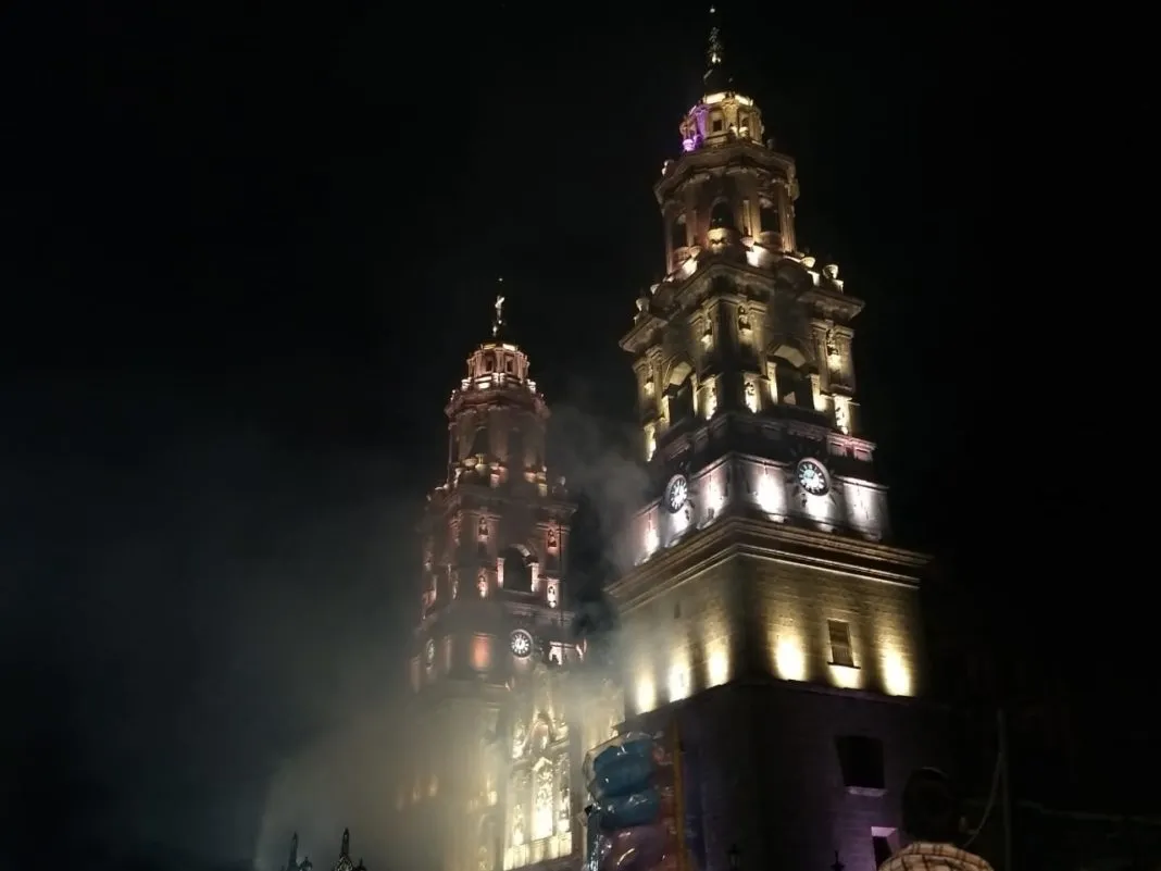 Encendido de catedral es ambientado con "La llorona"