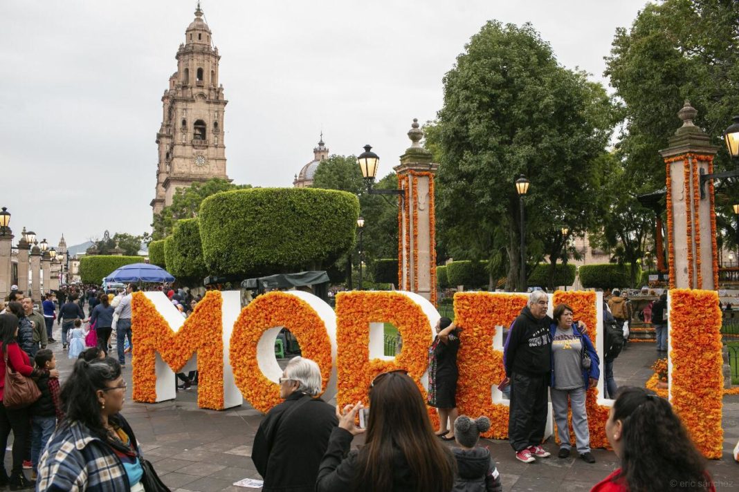 Más de 150 mil personas disfrutaron la Noche de Muertos en Morelia