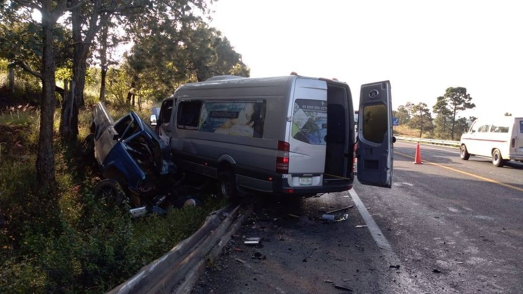 Accidente en la Siglo XXI deja dos muertos y 13 lesionados