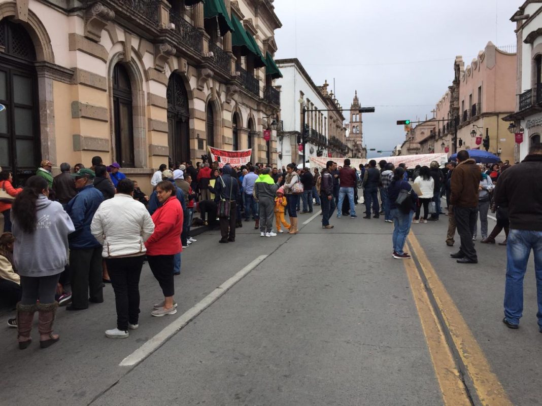 CNTE se manifiesta afuera del Congreso del Estad