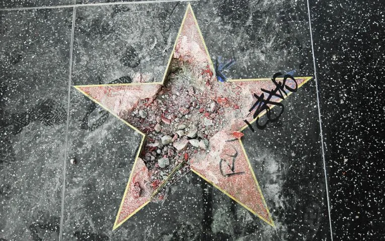 Sentencian a hombre que destruyó la estrella de Trump