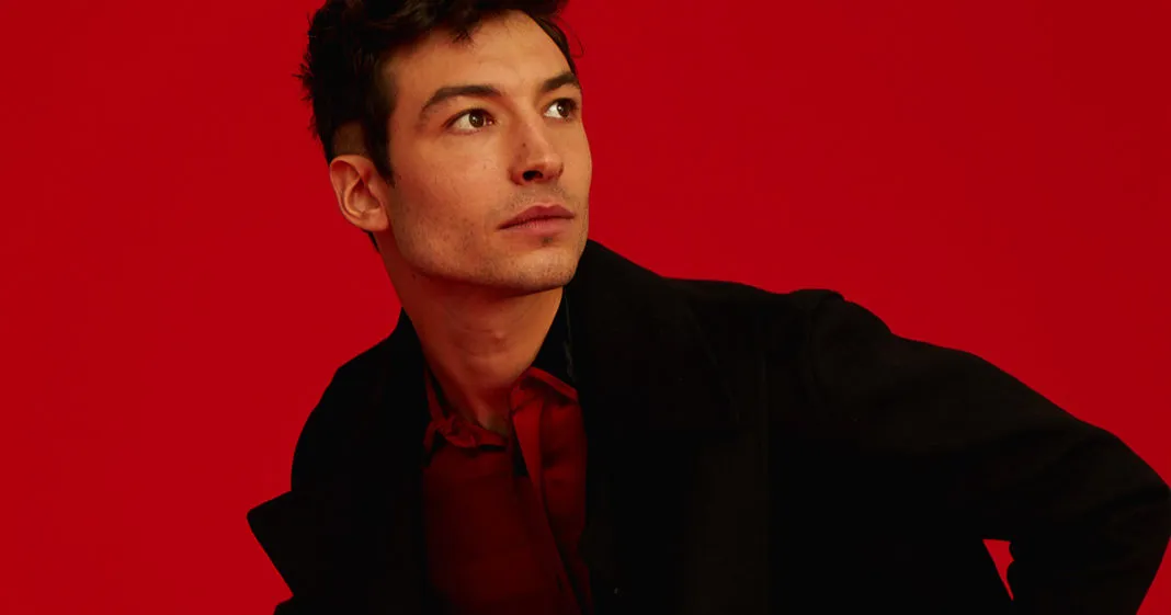 Ezra Miller confirma cinta de "The Flash"