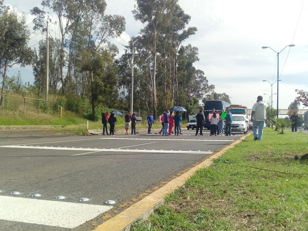 Habitantes de La Maestranza bloquean salida a Quiroga