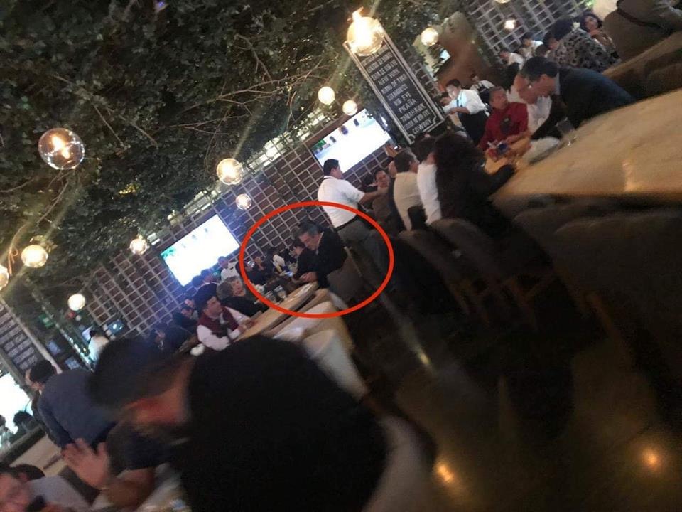 Exhiben a Morón en lujoso restaurante de la CDMX