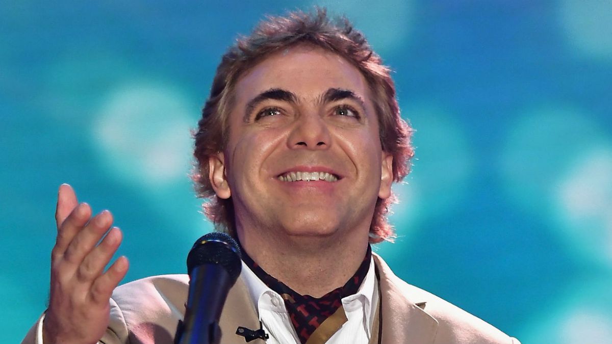 Cristian Castro pide a AMLO enseñe Náhuatl en escuelas