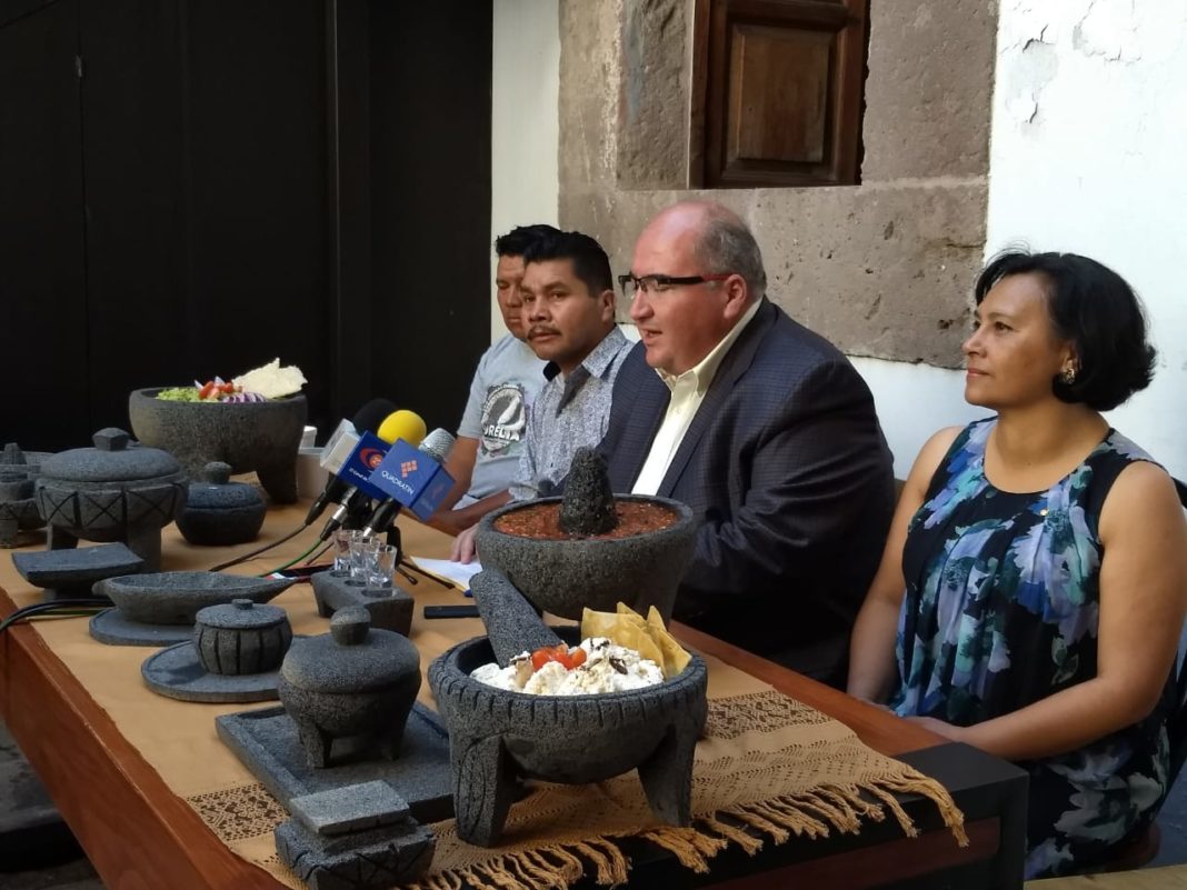 San Nicolás de Obispo prepará el molcajete más grande del mundo