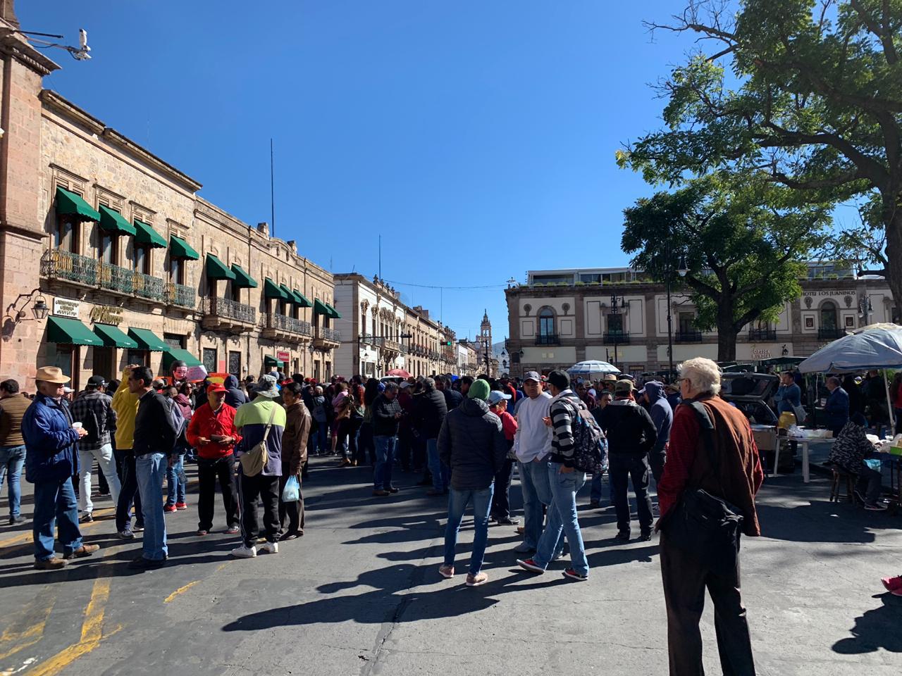 Se instala CNTE frente a Palacio de Gobierno