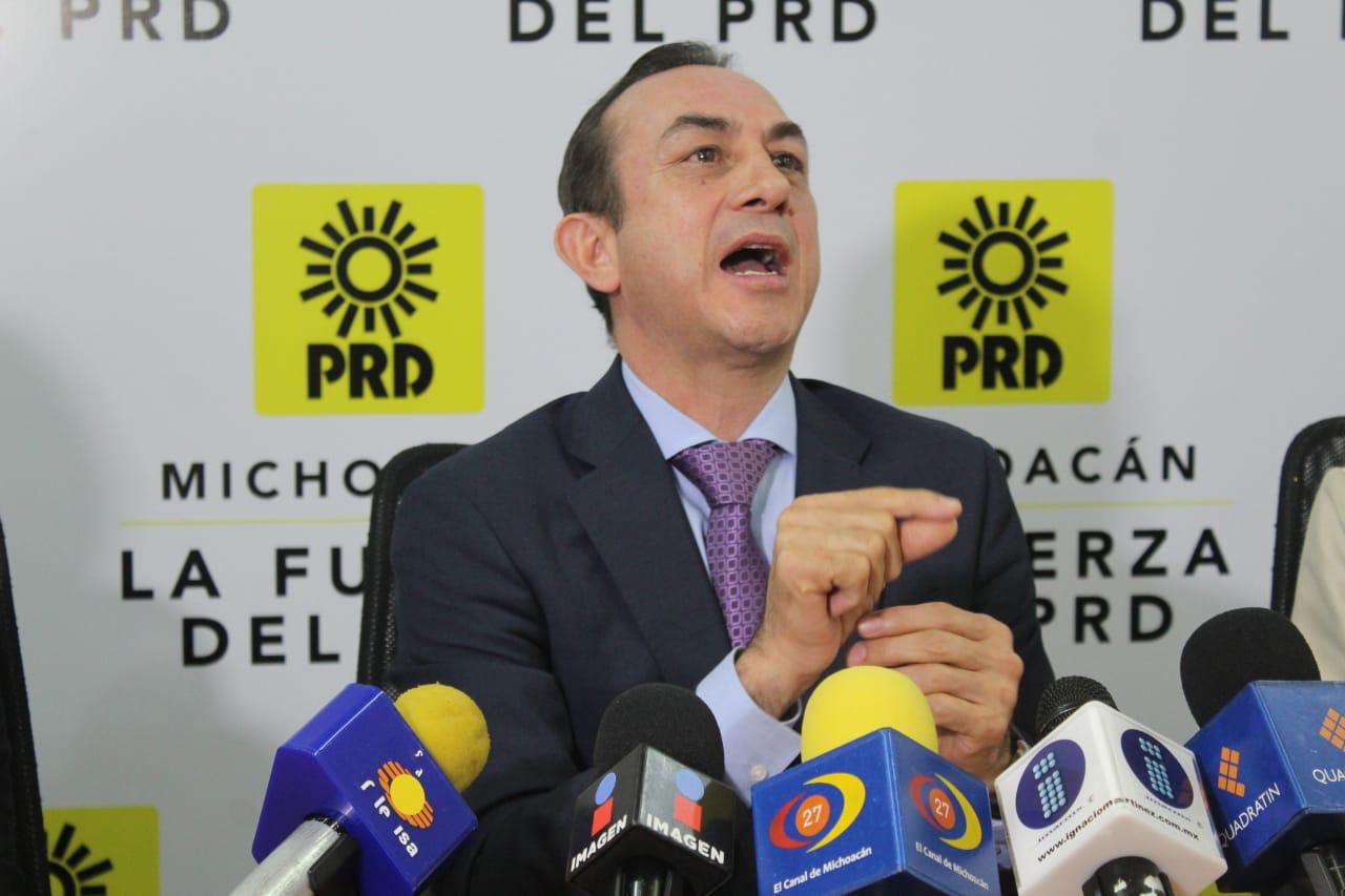 Incongruencia; PRD crítica descalificación de instituciones y descalifica al presidente