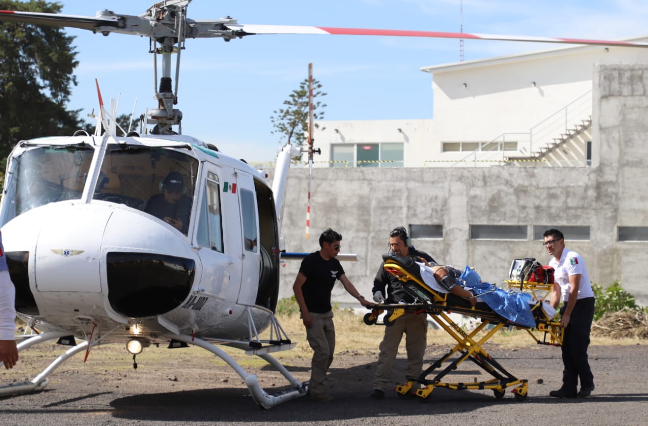 Mujer es trasladada en ambulancia aérea a Morelia