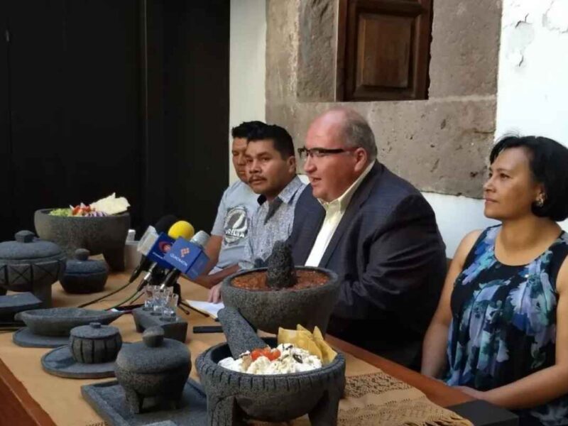 La tenencia de San Nicolás de Obispo de Morelia presenta el molcajete más grande del mundo: obra de artesanos michoacanos, motor turístico, gastronómico y cultural en la Feria del Molcajete 2018