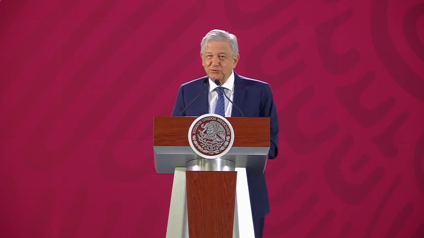 Violación a la Constitución no pagar salarios: AMLO