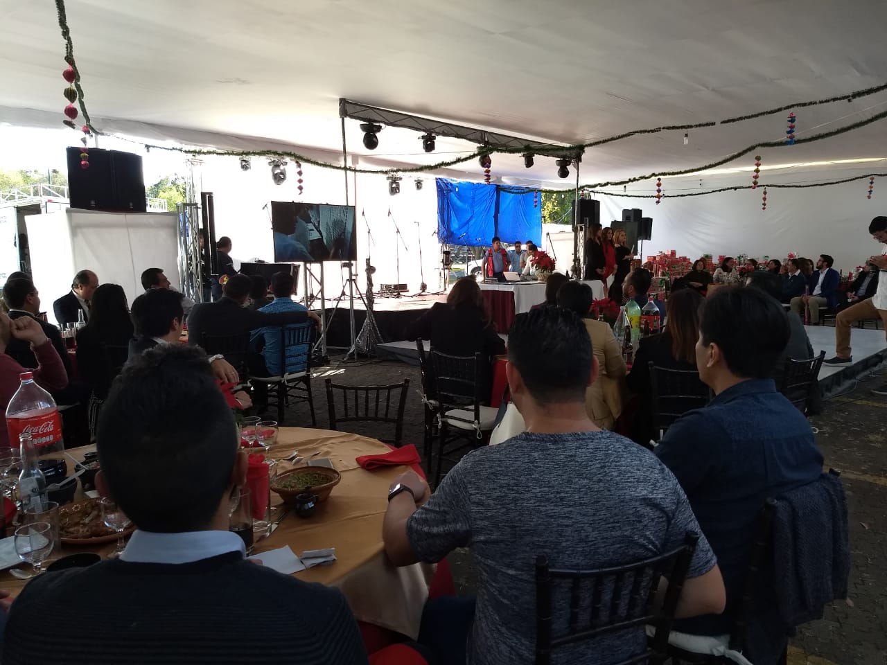 UNLA celebra a sus trabajadores con gran comida navideña