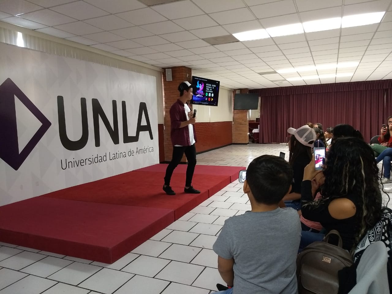 UNLA recibe al actor Michael Ronda