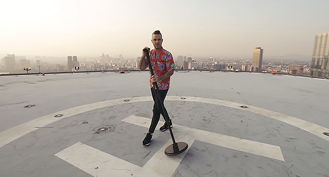 Robbie Williams lanza nuevo videoclip de "I Just Want People To Like Me"