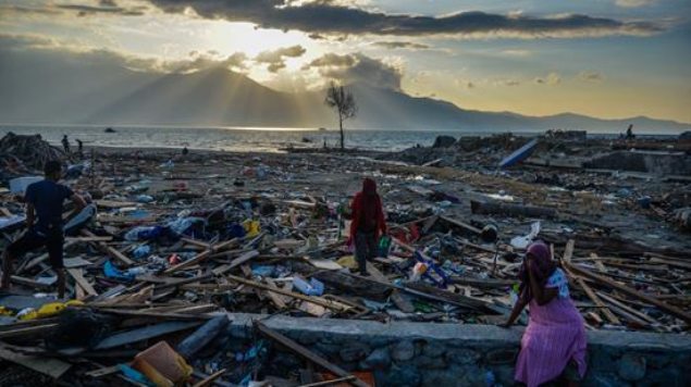 Más de 40 muertos por tsunami en Indonesia (VIDEO)