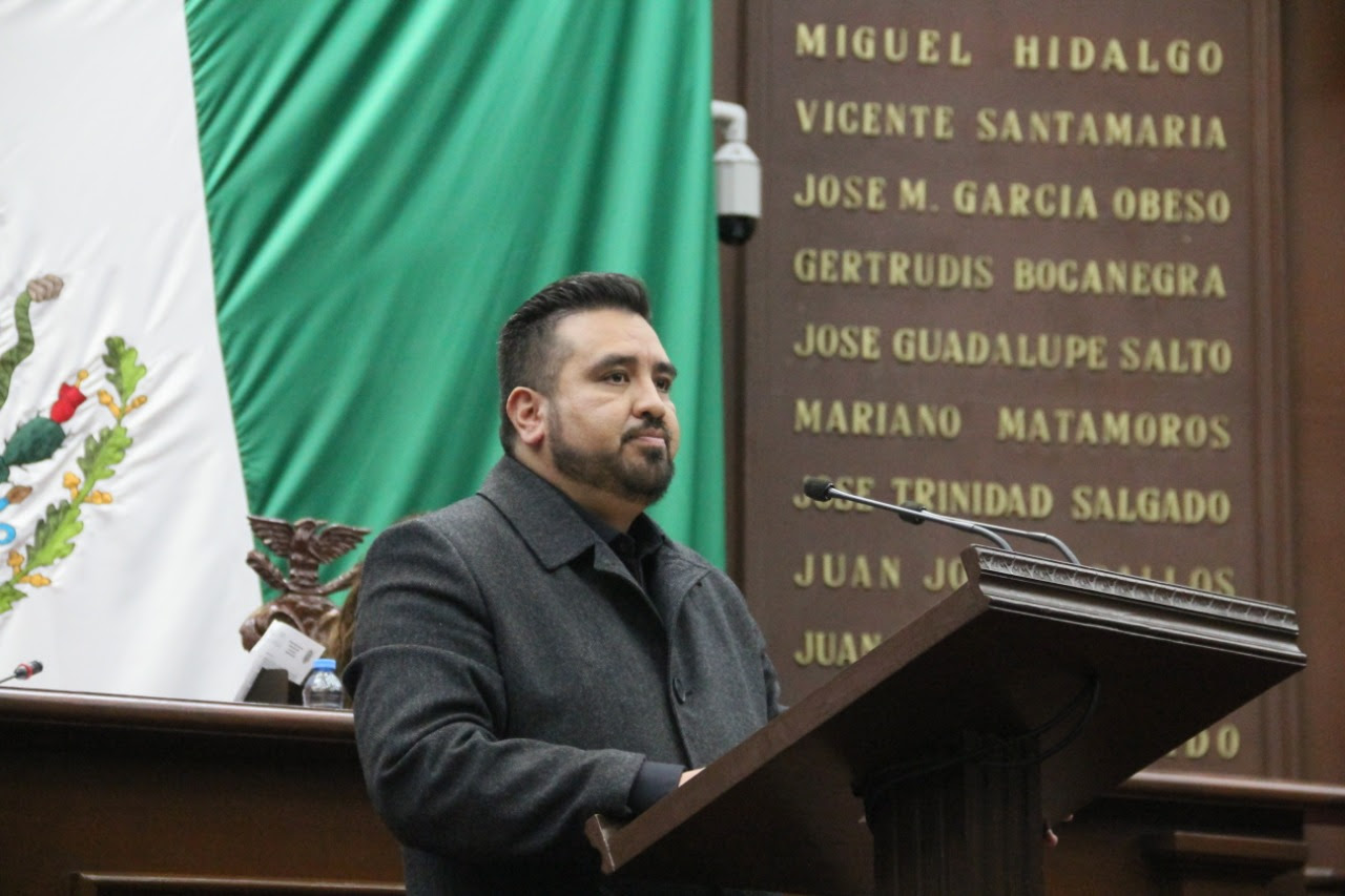 Poner fin a la basificación discrecional en Michoacán propone Erik Juárez