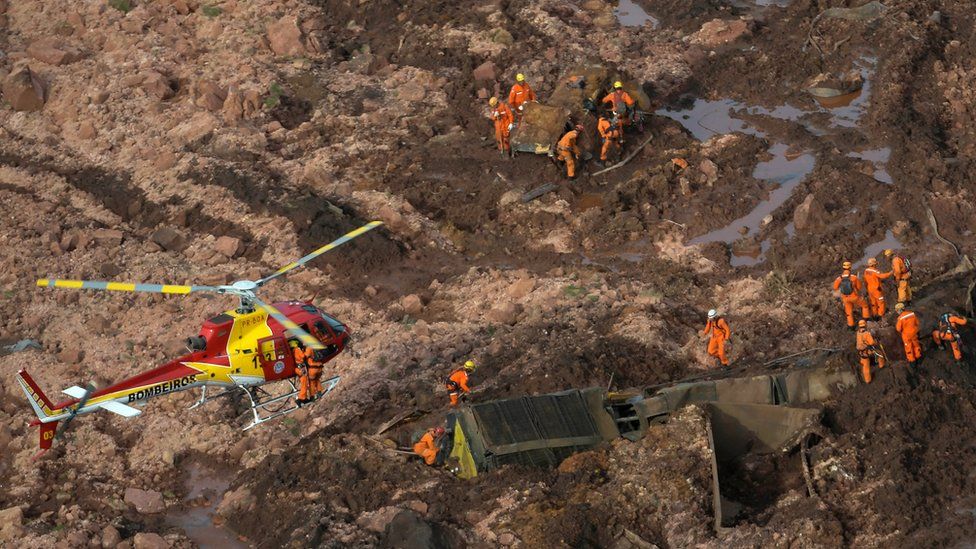 9 muertos y 300 desaparecidos por colapso de presa en Brasil