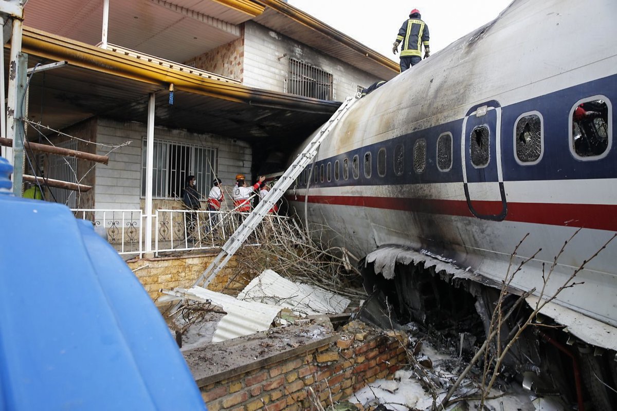 Accidente aéreo deja al menos 15 muertos en Irán