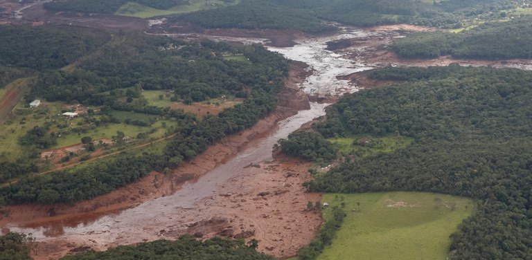 Incrementa número de muertos por desastre en Brasil