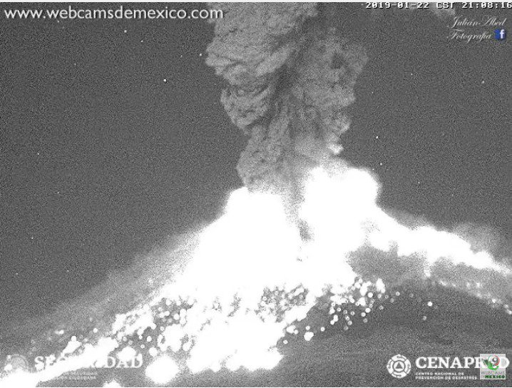 Fuerte explosión del Popocatépetl