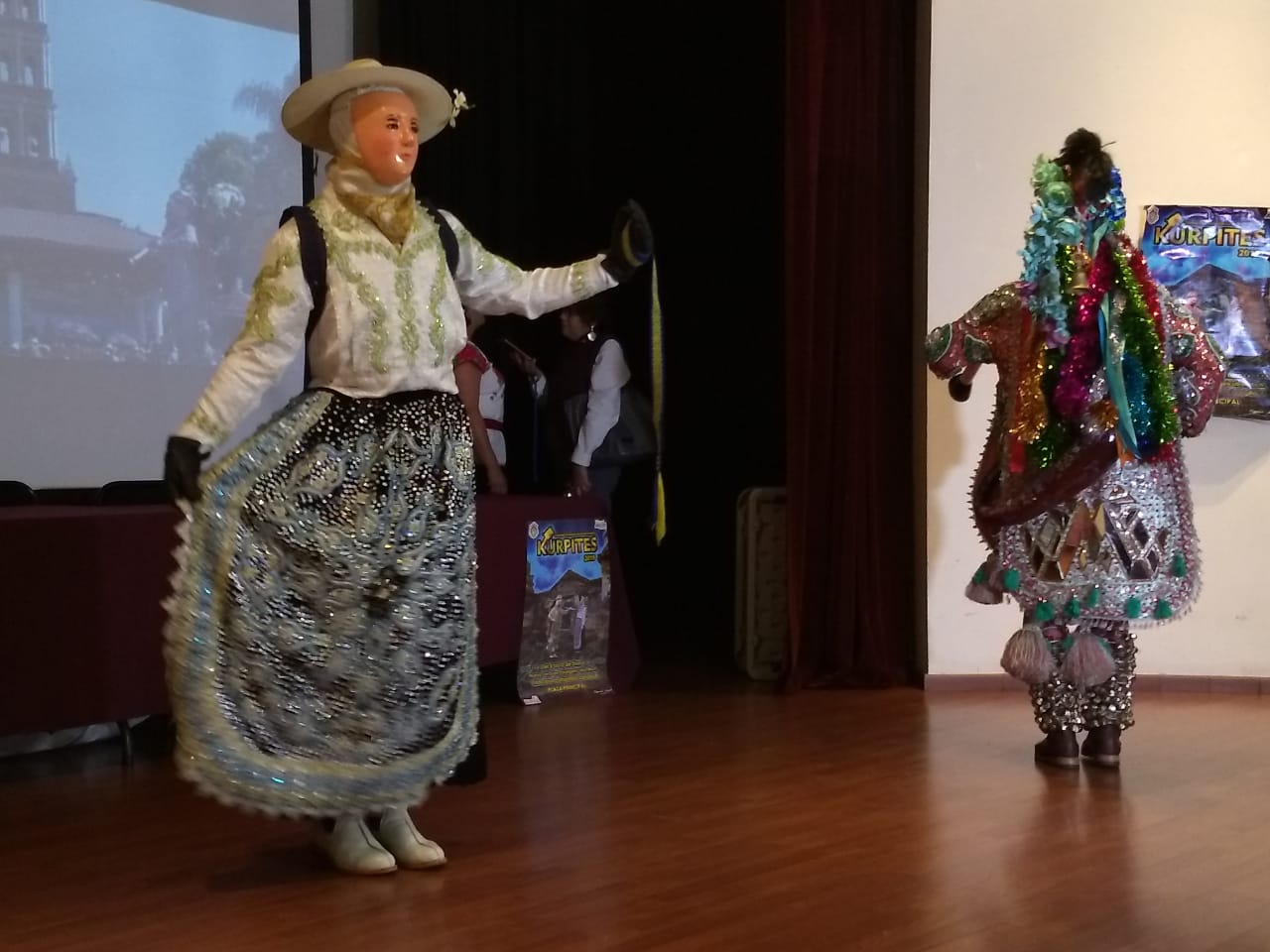 San Juan Parangaricutiro prepara su tradicional competencia de la danza de los Kurpites
