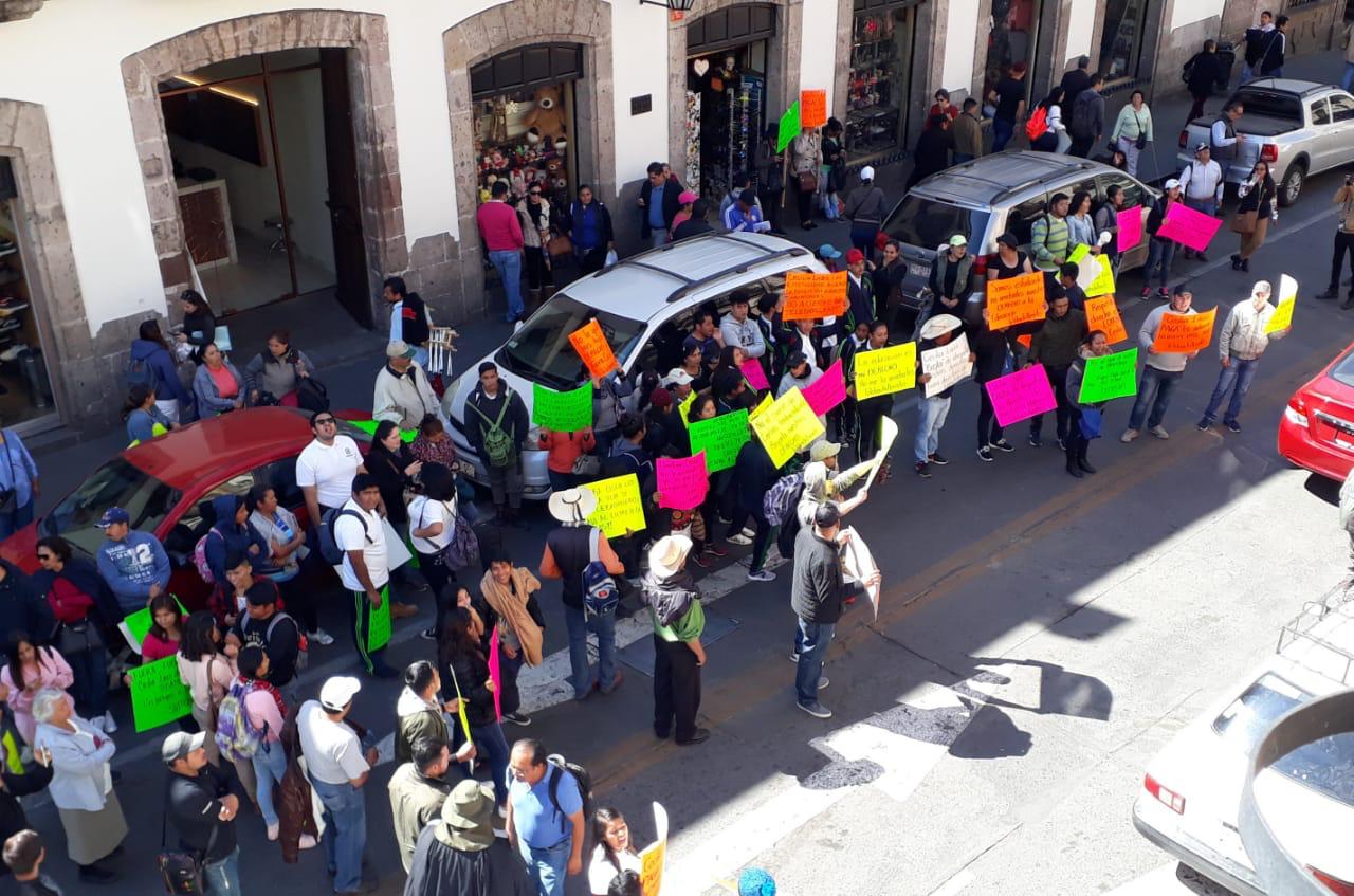 Suttebam se manifiesta; exige a gobierno de Michoacán pague salarios