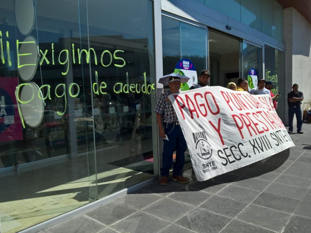 CNTE exige al Gobierno de Michoacán sus pagos con manifestación en centros comerciales