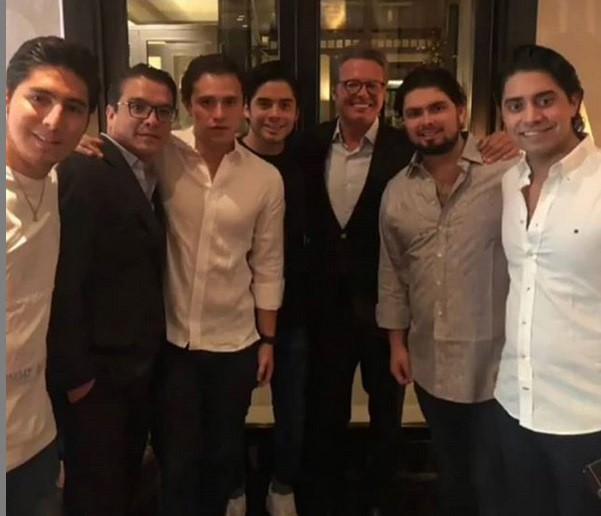 Luis Miguel asiste a fiesta de hijo de Peña Nieto