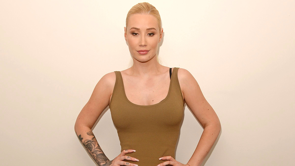 Bailarina de Iggy Azalea se convulsiona en pleno show