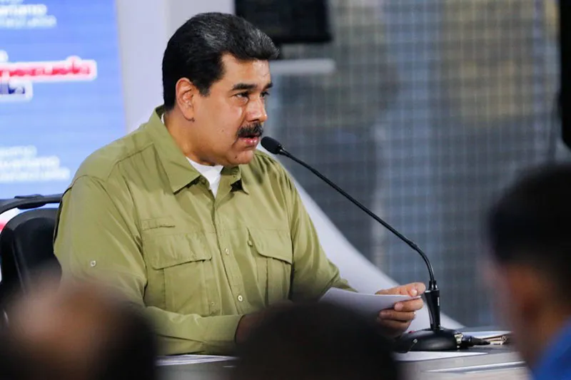 "Oren por mí", pide Maduro ante presión internacional